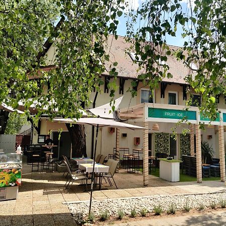 Villa Italia Guest House Siofok Exterior photo