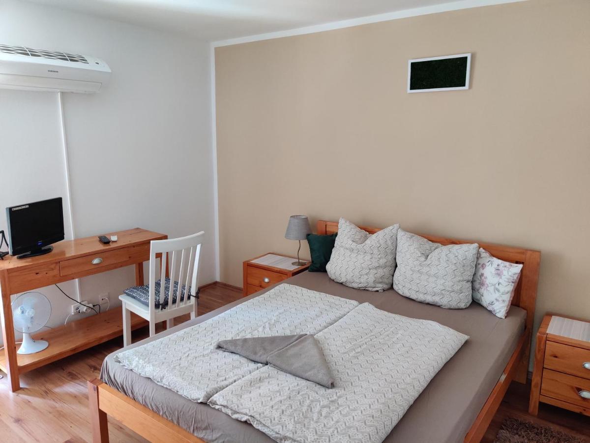 Villa Italia Guest House Siofok Exterior photo
