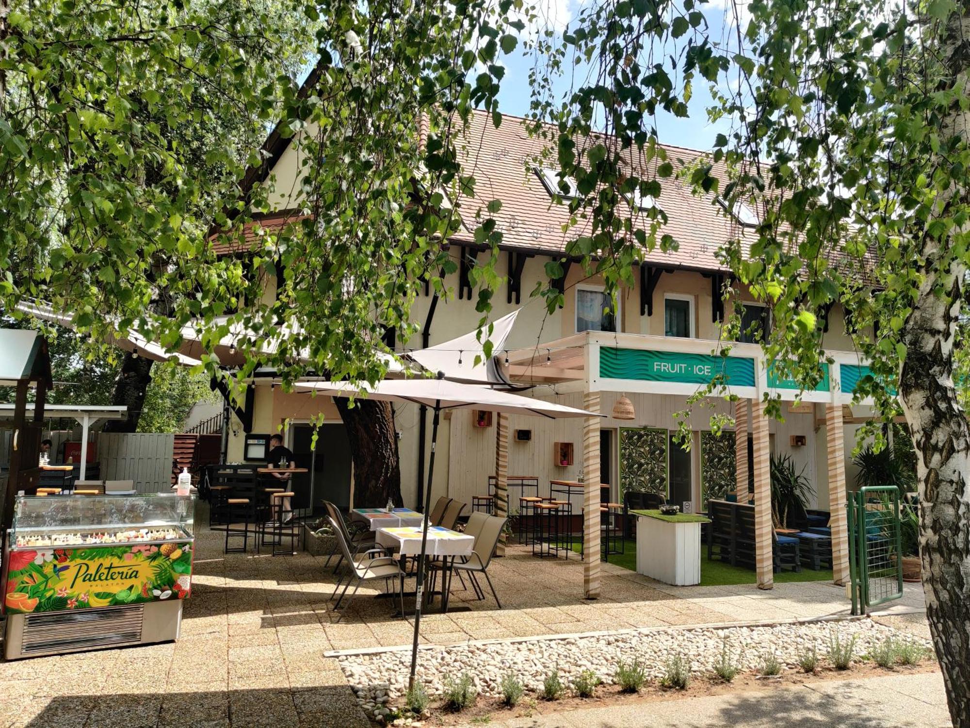 Villa Italia Guest House Siofok Exterior photo